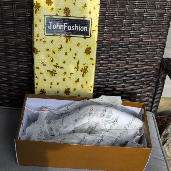 Chic Silver Women's Heels with Embellishments - Picture 6 of 7